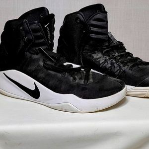 Nike hyperdunk women’s girls 8.5 high top basketball black shoes athletic